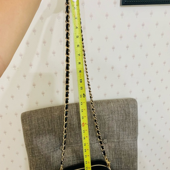 ❌SOLD❌ Chanel Holiday Pouch 2020 - Picture 9 of 10